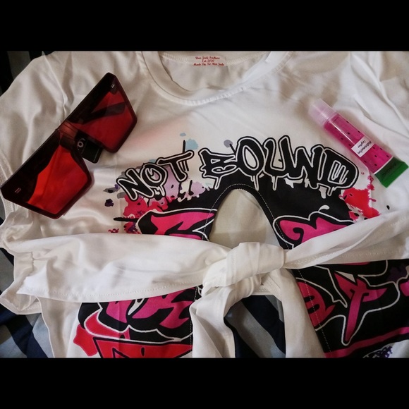 💋Graffiti Cami Sytle Side Splits Front Cuts W/ front Ties Sleeveless T-Shirt - Picture 5 of 8